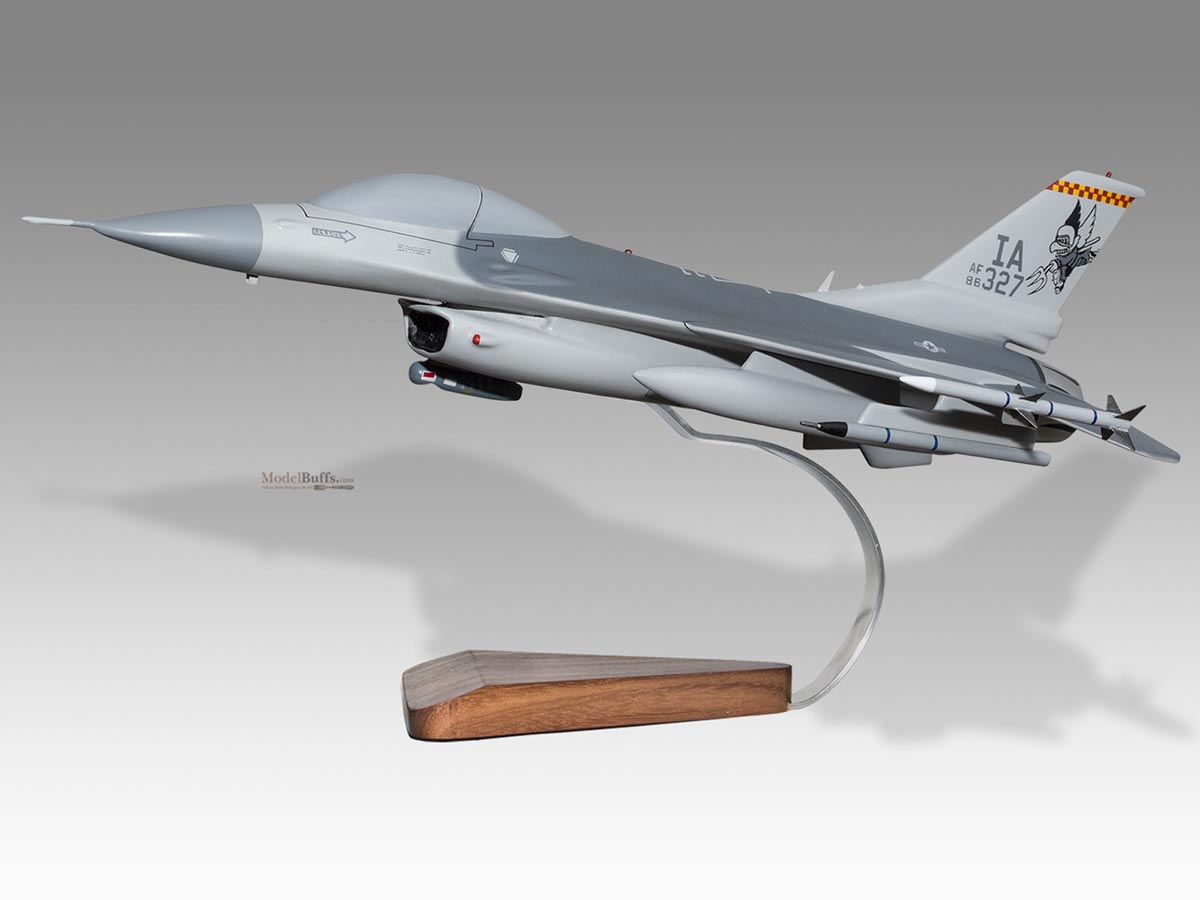 General Dynamics F-16 Fighting Falcon USAF 86-0327 Model 