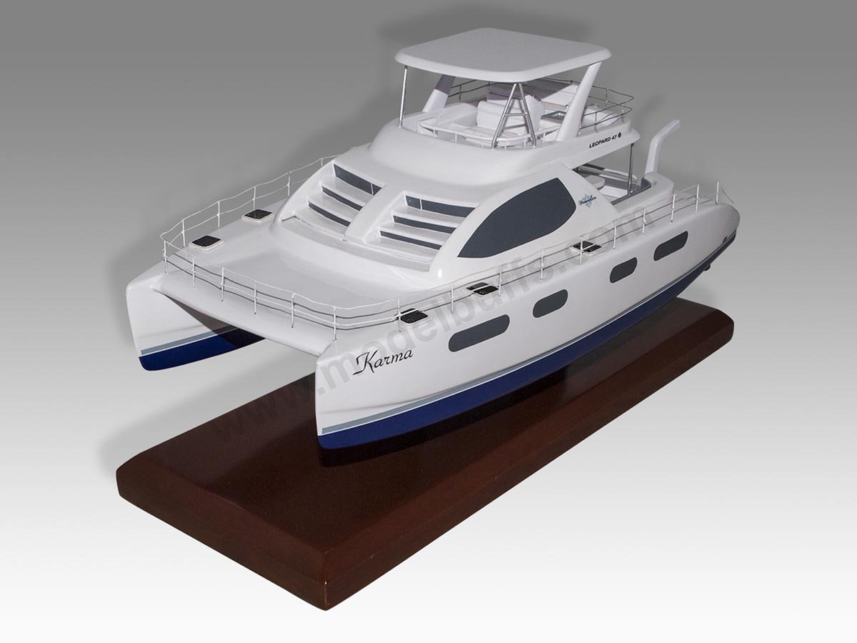 Robertson And Caine Leopard 47PC Catarman Boat Model